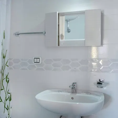 Studio Elmetto - Gioia Apartments 아파트 프로치다